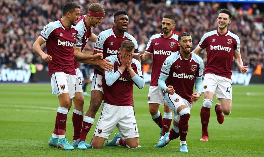 带大力神杯亮相，斯卡洛尼：上届决赛令人难忘，我们会再努力