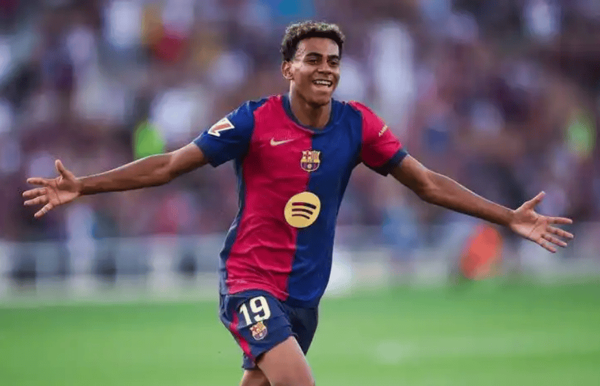 萨拉维亚：恩里克打造球队的方式非常出色，他尊重每一位球员