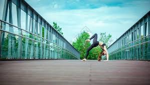 一起跳起来！《逆水寒手游》凤凰传奇免费联动时装