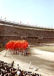 詹姆斯亲曝选择23号真因：乔丹是最大偶像，但签约耐克＂纯粹因为钱给太多＂